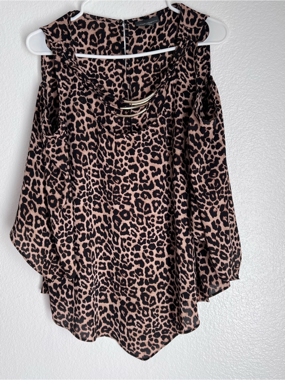 BOLD elements Leopard Cold-Shoulder Blouse in Brown and Black